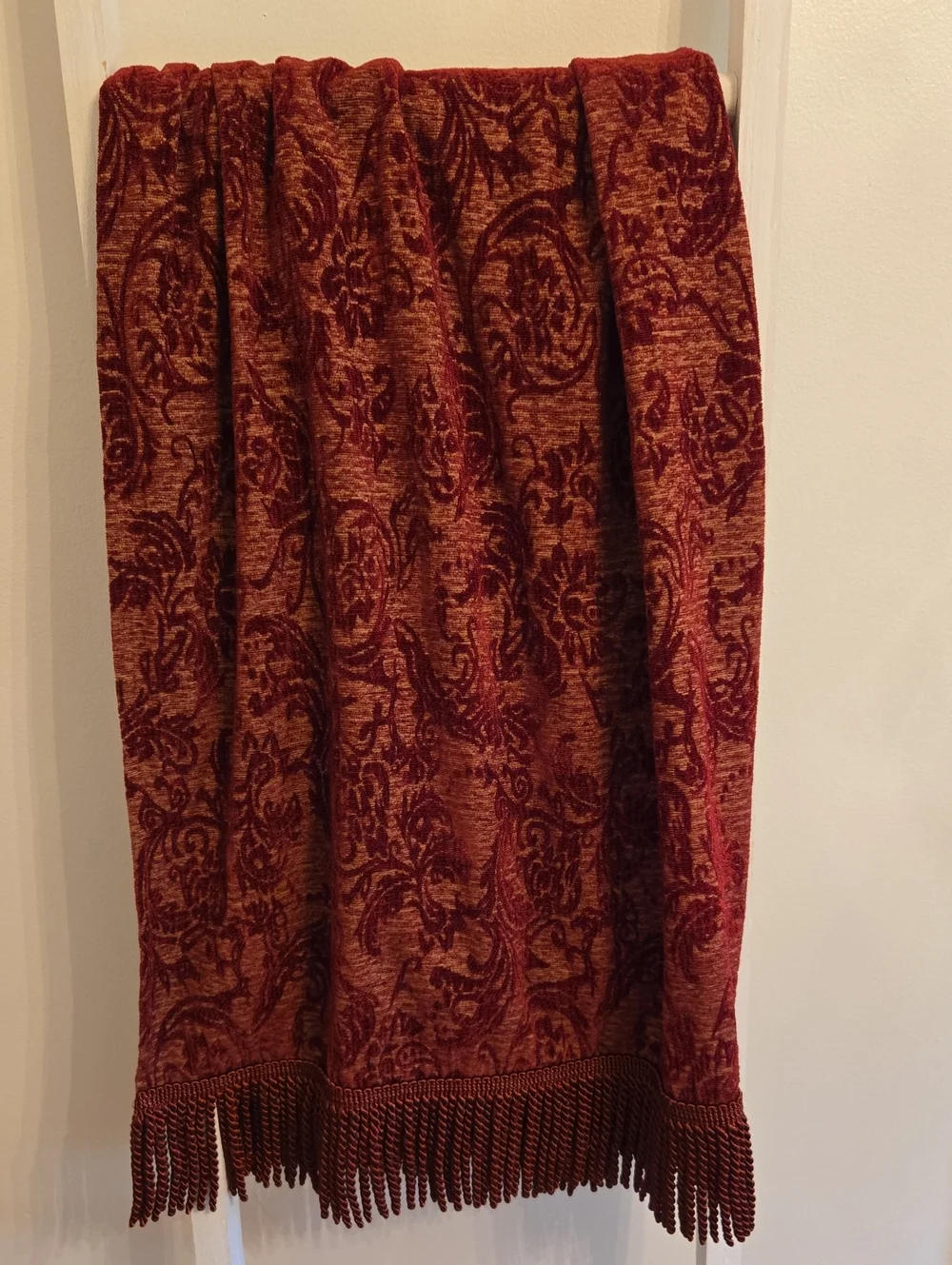 Jacquard Chenille Burgundy Throw Blanket Wiith Boullion Fringe